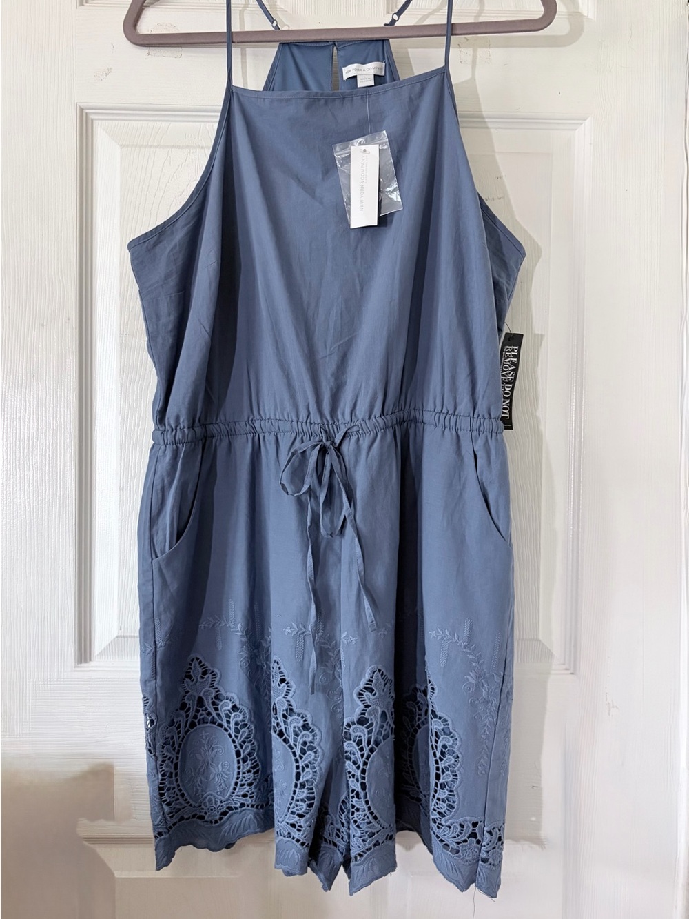 New York & Company Sleeveless Blue Romper Dress Embroidered, tie waist Sz L
